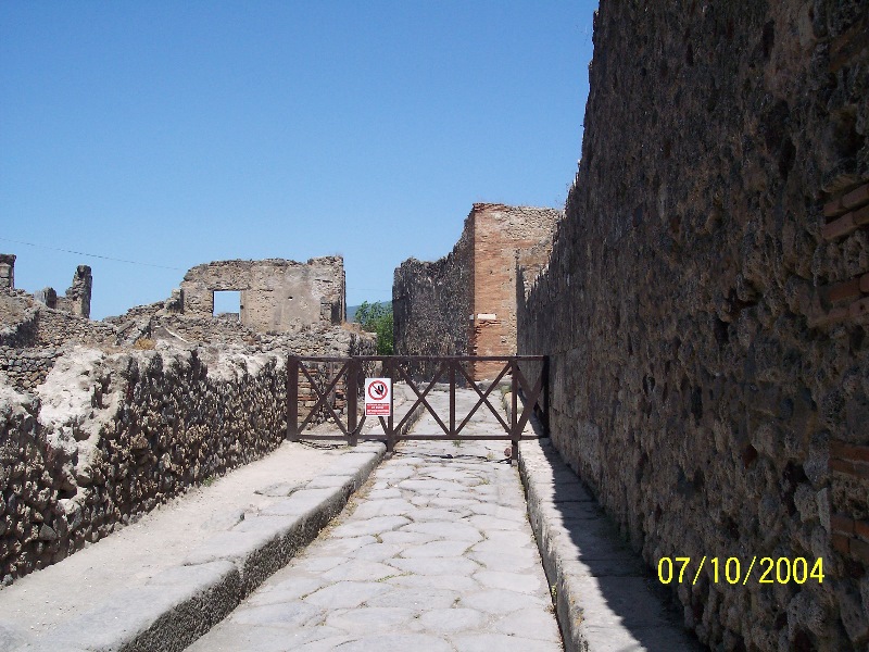 s100_1676.jpg