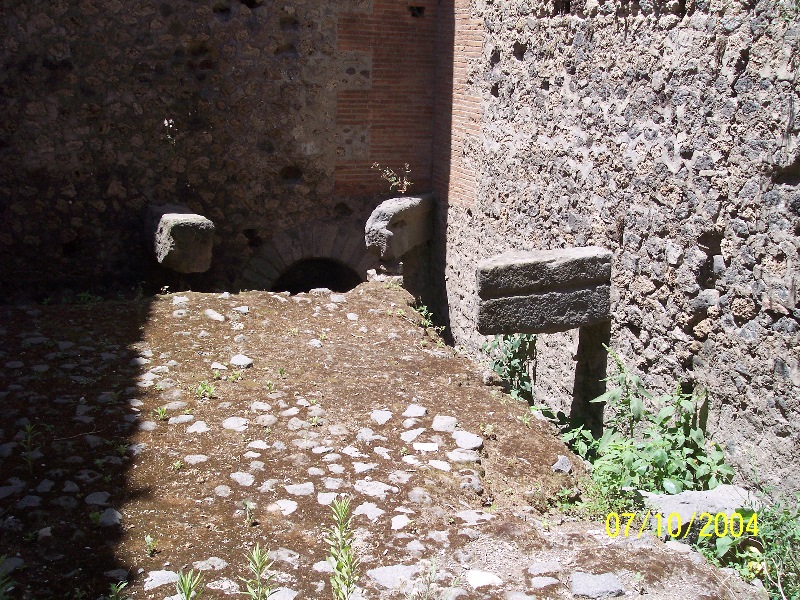 s100_1701.jpg