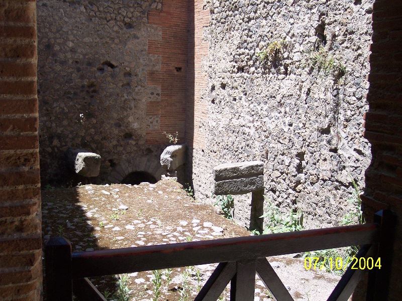s100_1702.jpg